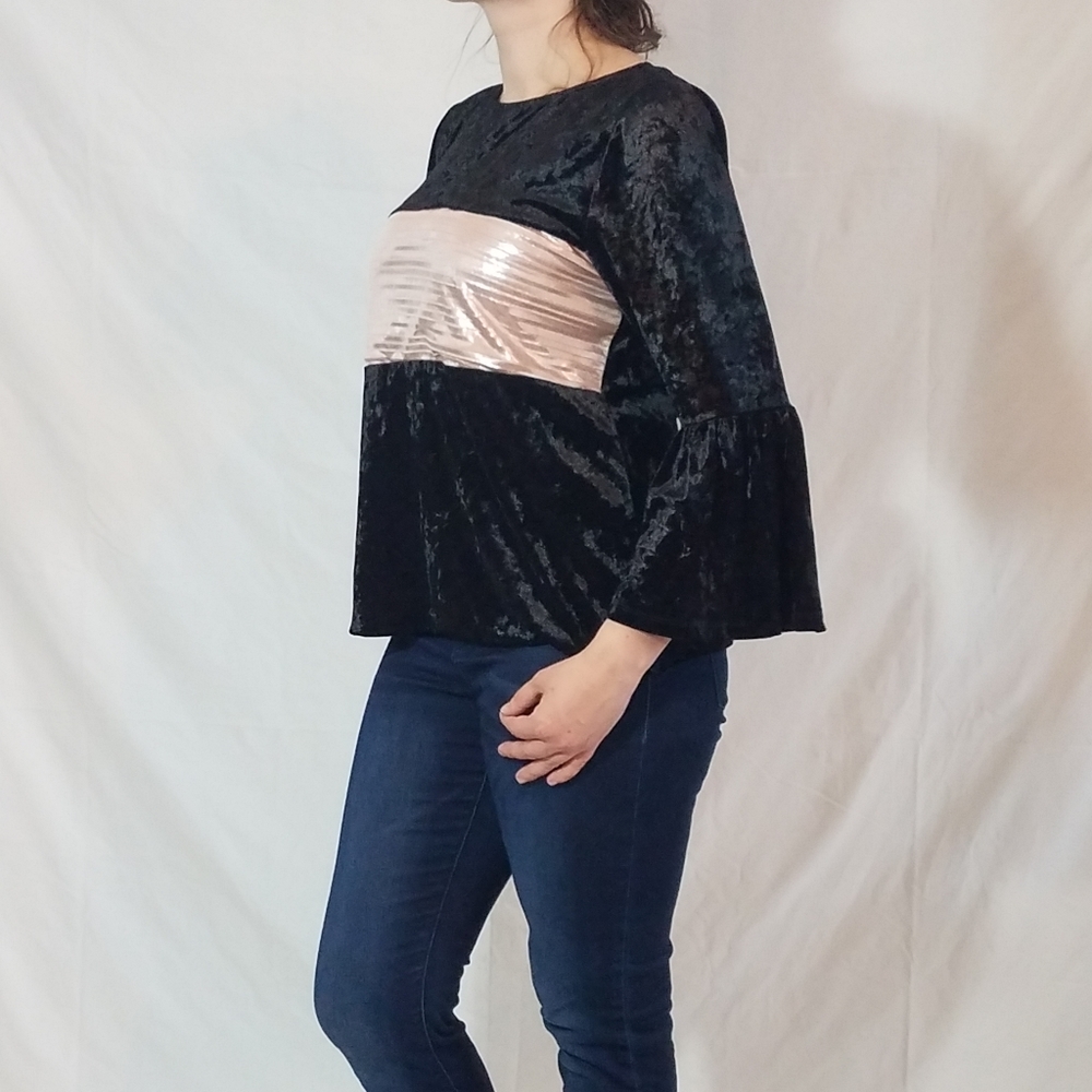 Beautiful woman's velvet top - Picture 9 of 9